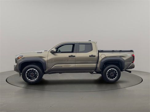 Used 2024 Toyota Tacoma TRD Off-Road w/ TRD Off Road Upgrade Package image 4