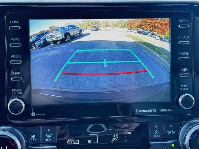 Used 2022 Toyota Highlander XLE AWD/4WD image 16