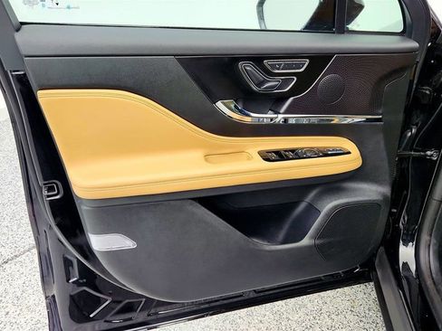 Used 2023 Lincoln Corsair Reserve w/ Equipment Group 201A image 11