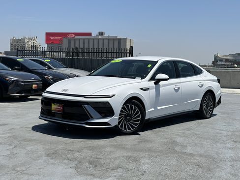 Used 2025 Hyundai Sonata SEL FWD image 2