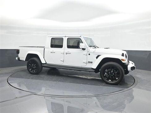 Used 2023 Jeep Gladiator Overland image 11