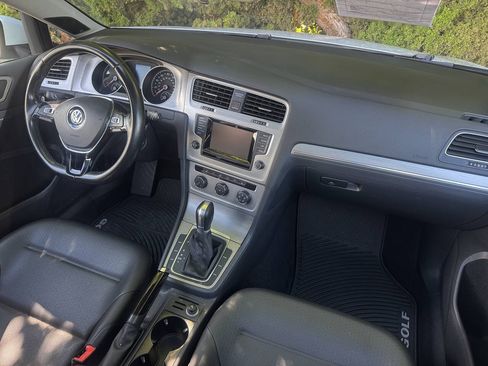 Used 2015 Volkswagen Golf SE w/ Lighting Package FWD image 9