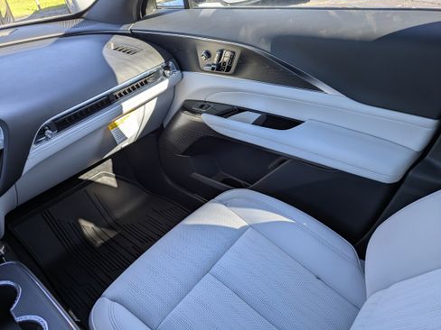 New 2026 Cadillac Lyriq Luxury image 15