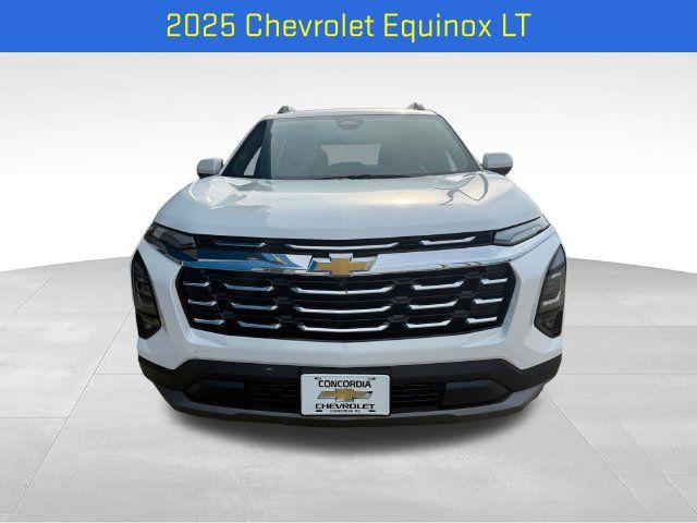 Used 2025 Chevrolet Equinox LT w/ Convenience Package II AWD/4WD image 2