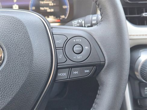 Used 2023 Toyota RAV4 Limited image 30