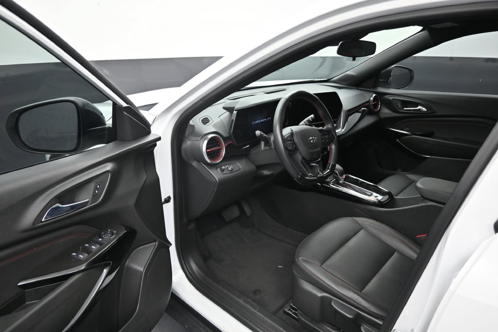 Used 2026 Chevrolet Trax RS w/ Sunroof Package FWD image 10