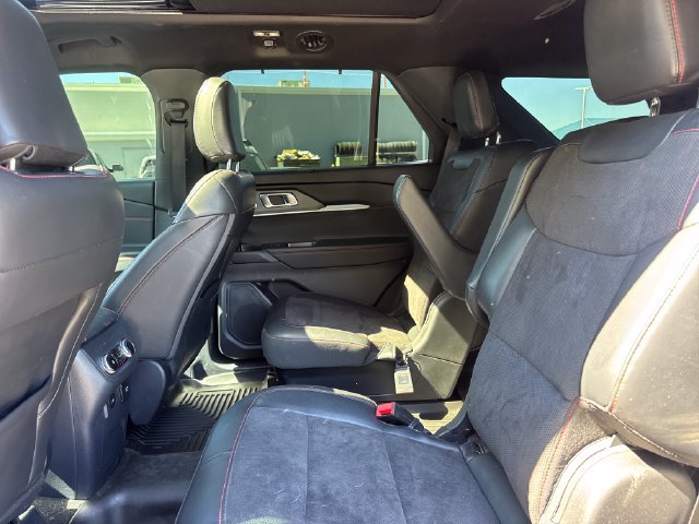 Used 2025 Ford Explorer ST AWD/4WD image 11