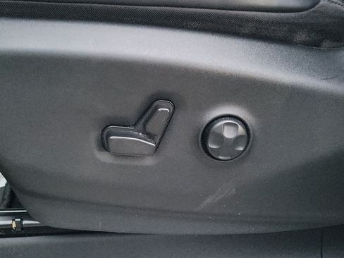 Used 2023 Chrysler Pacifica Touring-L FWD image 20