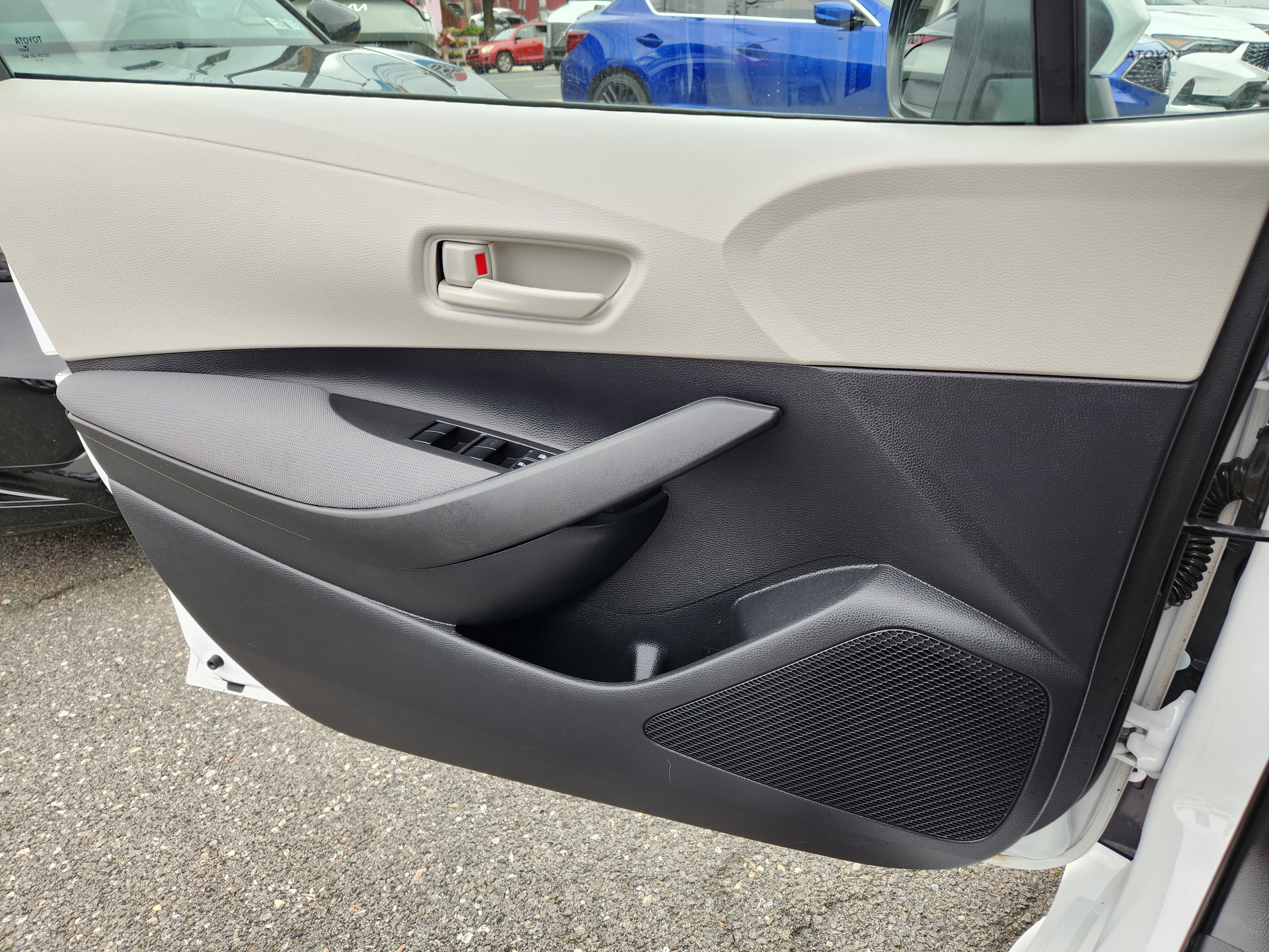 Used 2025 Toyota Corolla LE FWD image 22