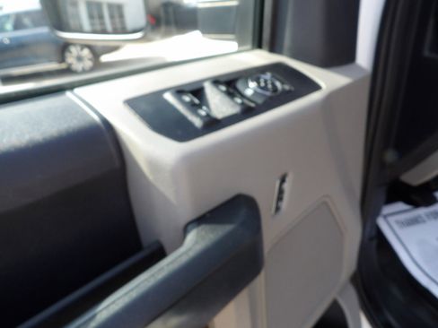 Used 2022 Ford F250 XL w/ Power Equipment Group image 26