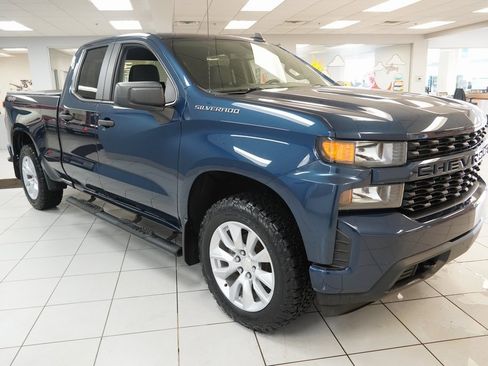 Used 2020 Chevrolet Silverado 1500 Custom w/ Custom Value Package image 16