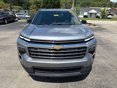 Used 2025 Chevrolet Traverse LT w/ Sun and Wheel Package FWD image 8