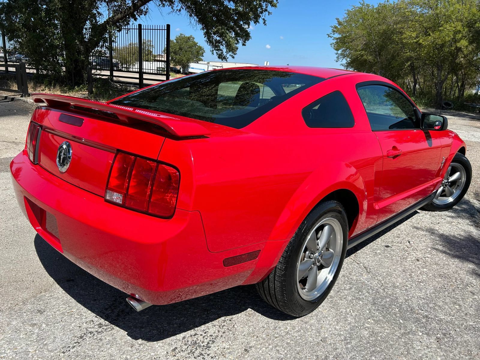 Used 2006 Ford Mustang Coupe RWD image 6