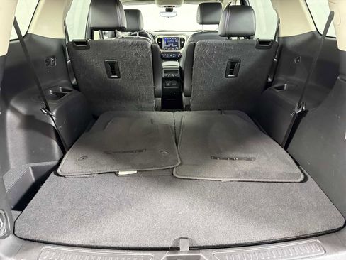 Used 2022 GMC Acadia Denali w/ Denali Ultimate Package image 16