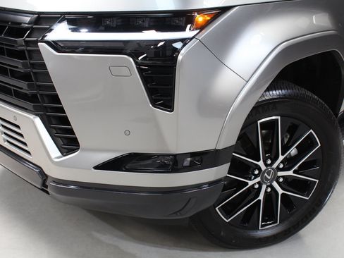 Used 2025 Lexus GX 550 w/ Cold Area Package AWD/4WD image 7