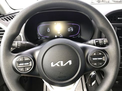 Certified 2025 Kia Soul LX w/ LX Technology Package FWD image 14