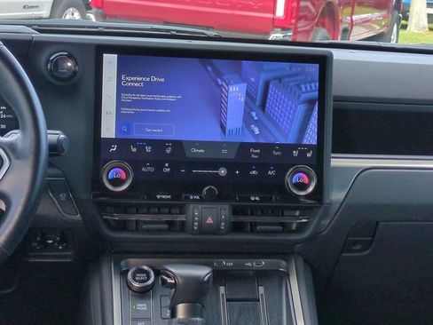 Used 2024 Lexus GX 550 w/ Cold Area Package AWD/4WD image 18