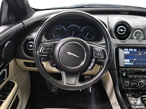 Used 2015 Jaguar XJ image 30