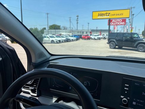 Used 2024 Kia Sportage LX AWD/4WD image 32