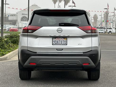 Used 2022 Nissan Rogue SV image 5