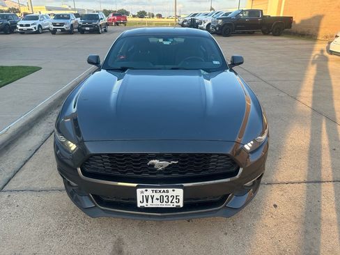 Used 2017 Ford Mustang Coupe RWD image 3