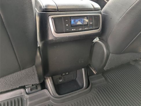 Used 2017 Toyota Highlander Limited AWD/4WD image 28
