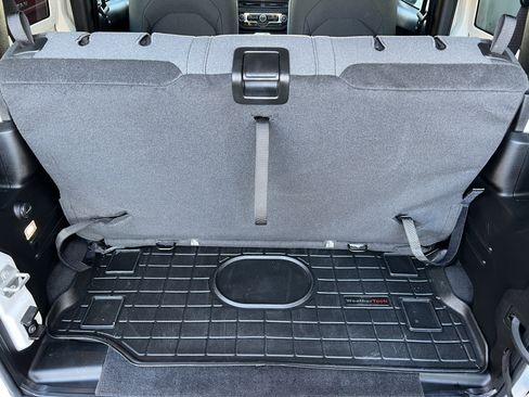 Used 2025 Jeep Wrangler Sport image 17