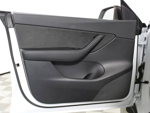 Used 2022 Tesla Model Y Performance image 26