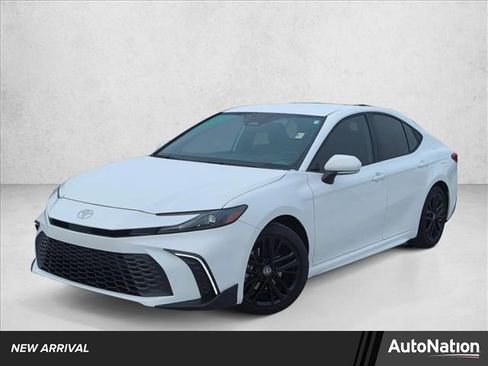 Used 2026 Toyota Camry SE image 1