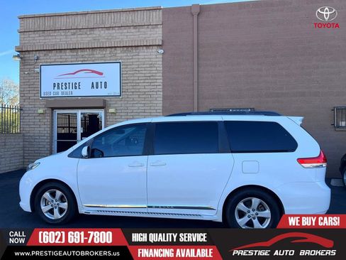 Used 2012 Toyota Sienna LE image 2