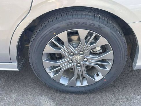 Used 2025 Honda Odyssey Touring image 9