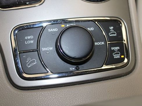 Used 2021 Jeep Grand Cherokee Overland AWD/4WD image 27