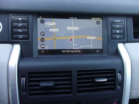 Used 2019 Land Rover Discovery Sport SE image 18