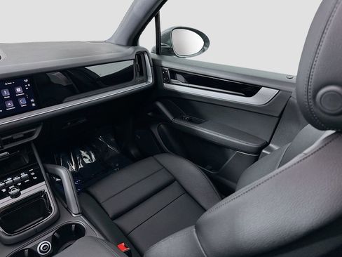 New 2025 Porsche Cayenne image 26