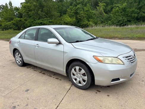 Used 2009 Toyota Camry LE FWD image 6