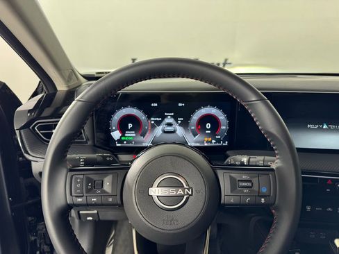 Used 2025 Nissan Kicks SR FWD image 28