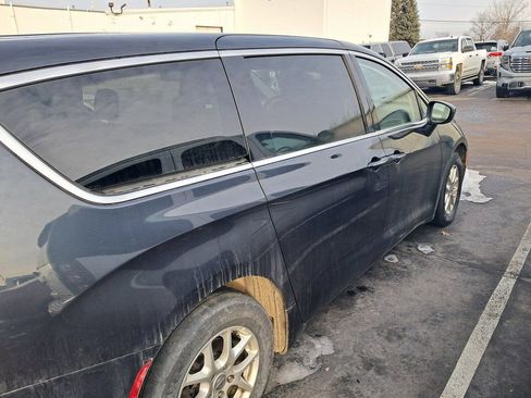 Used 2020 Chrysler Pacifica Touring w/ Advanced Safetytec Group image 7