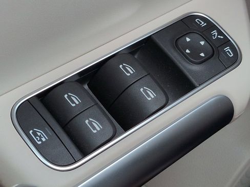 Certified 2024 Mercedes-Benz GLA 250 4MATIC image 23