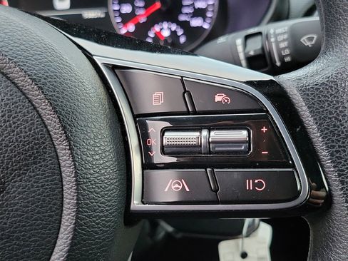 Used 2023 Kia Forte LXS image 9