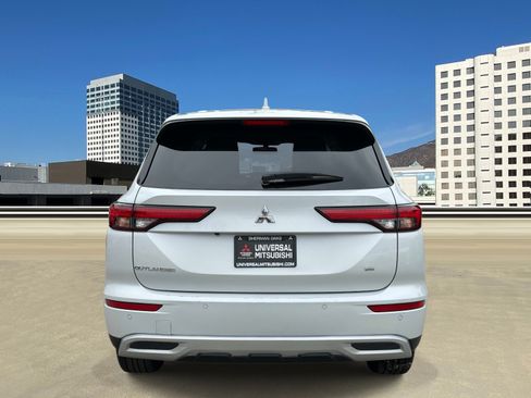 Used 2024 Mitsubishi Outlander FWD image 4