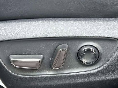 Certified 2020 Toyota RAV4 XLE Premium image 21