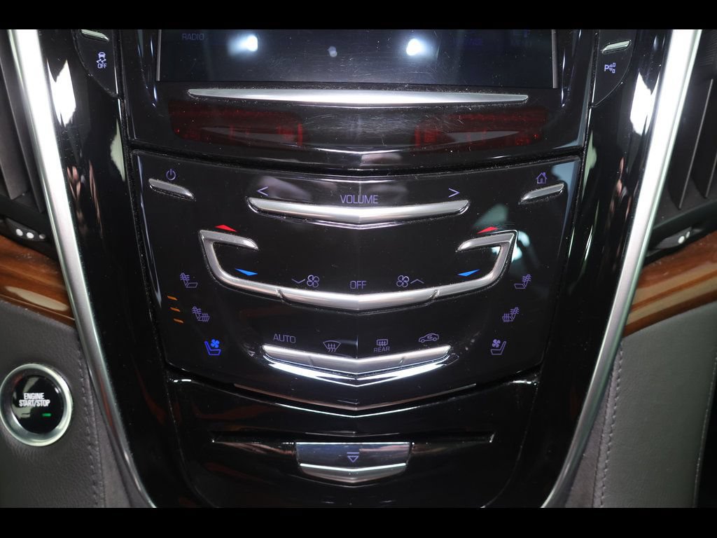 Used 2020 Cadillac Escalade Luxury AWD/4WD image 16
