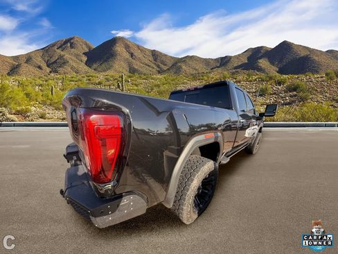 Used 2022 GMC Sierra 2500 Denali w/ Denali Black Diamond Edition AWD/4WD image 4