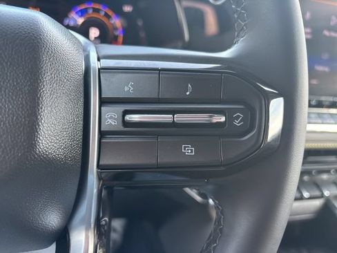 Used 2024 Chevrolet Colorado ZR2 w/ Technology Package AWD/4WD image 43