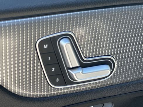 Used 2021 Mercedes-Benz GLB 250 image 16