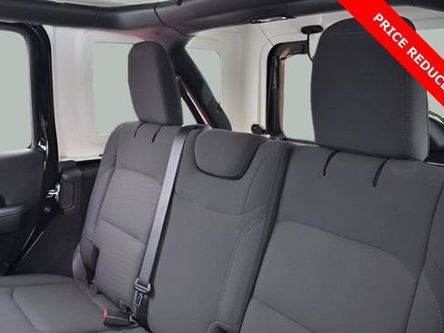 Used 2022 Jeep Wrangler Unlimited Sahara w/ Cold Weather Group image 17