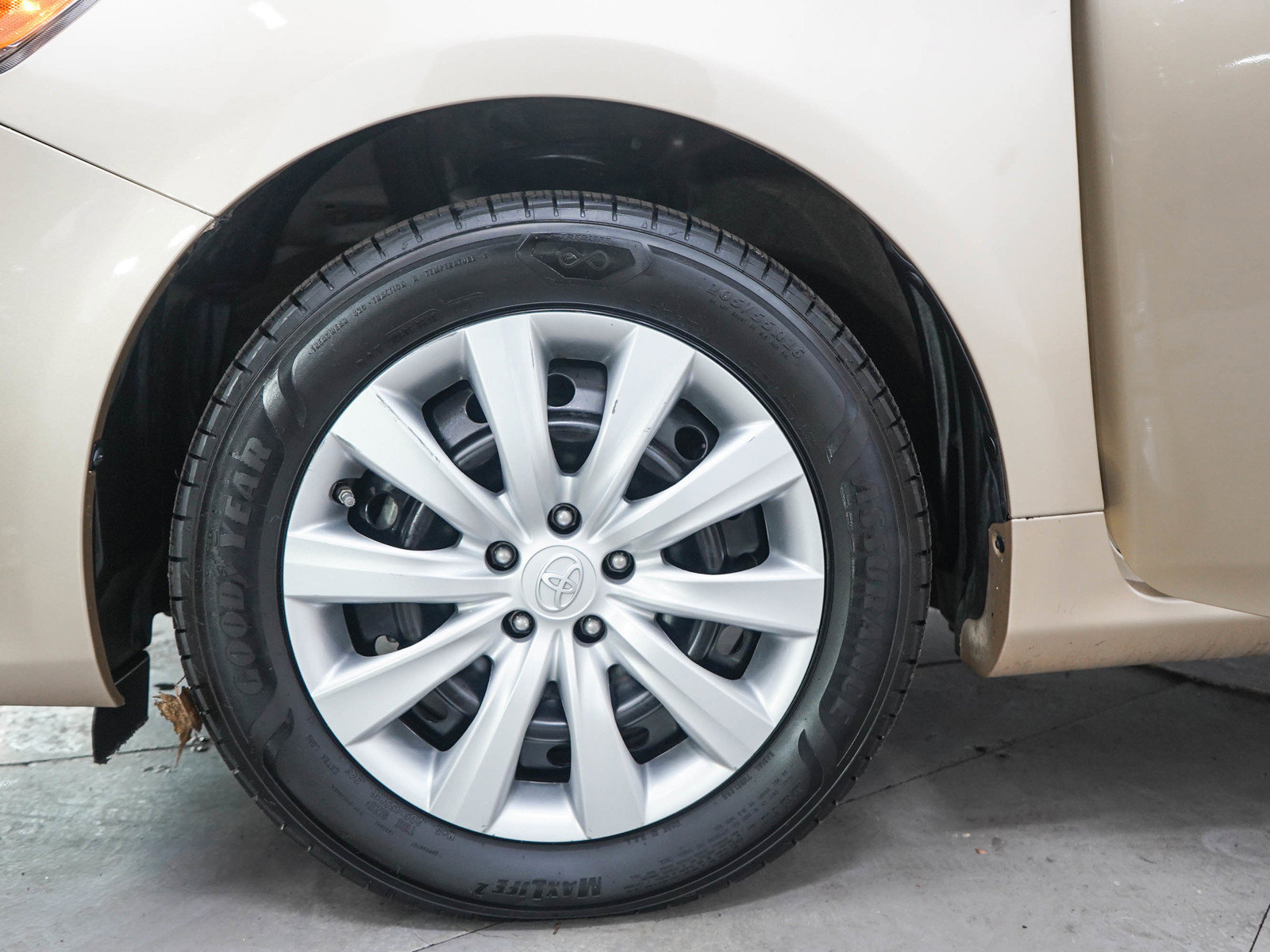 Used 2013 Toyota Corolla LE FWD image 24
