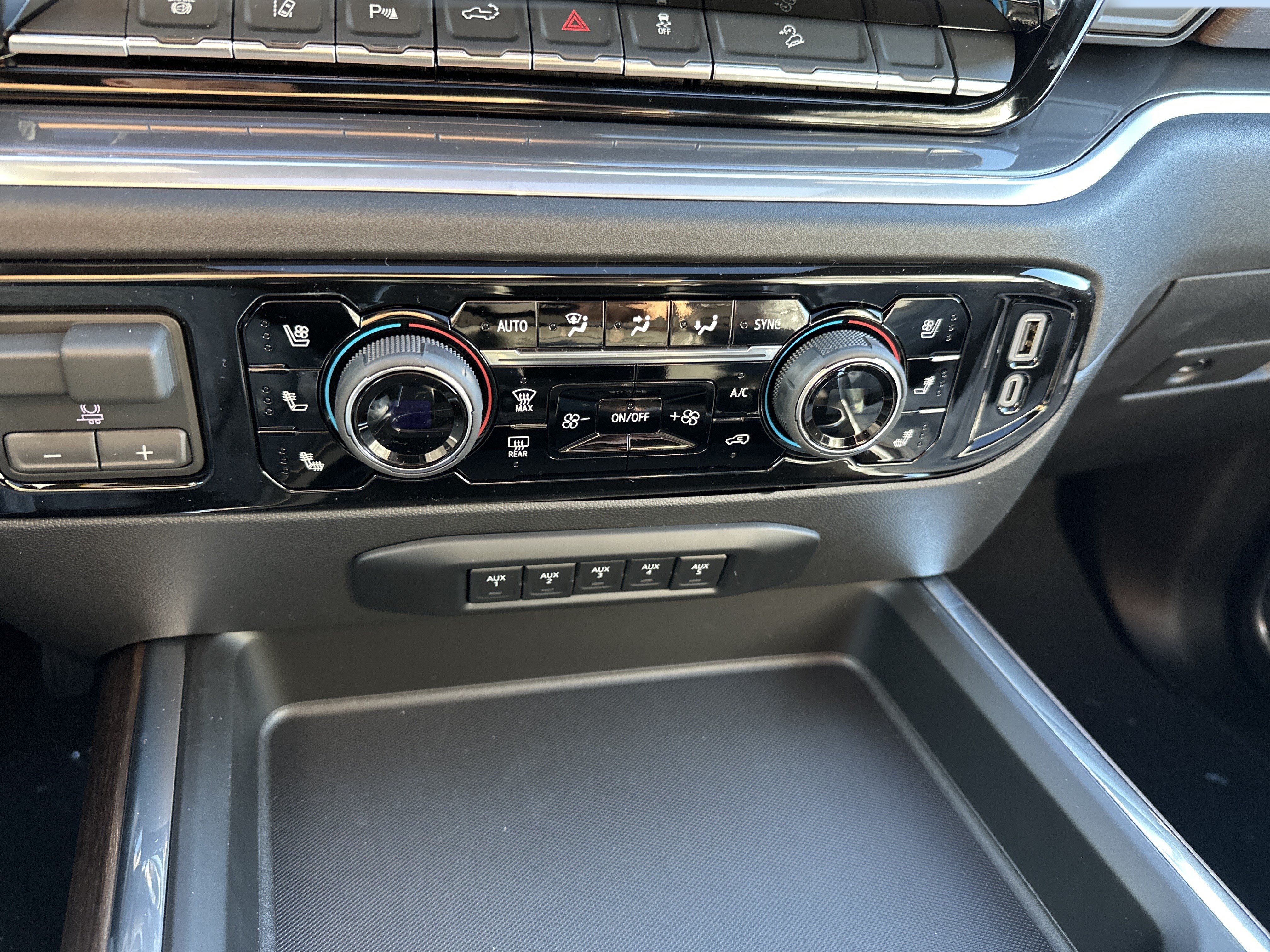 New 2026 Chevrolet Silverado 2500 High Country w/ High Country Premium Package AWD/4WD image 19