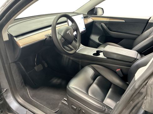 Certified 2023 Tesla Model Y AWD image 9