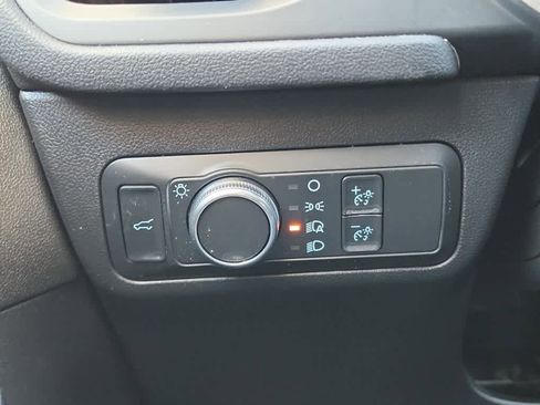 Used 2022 Ford Escape SE w/ SE Sport Appearance Package image 18